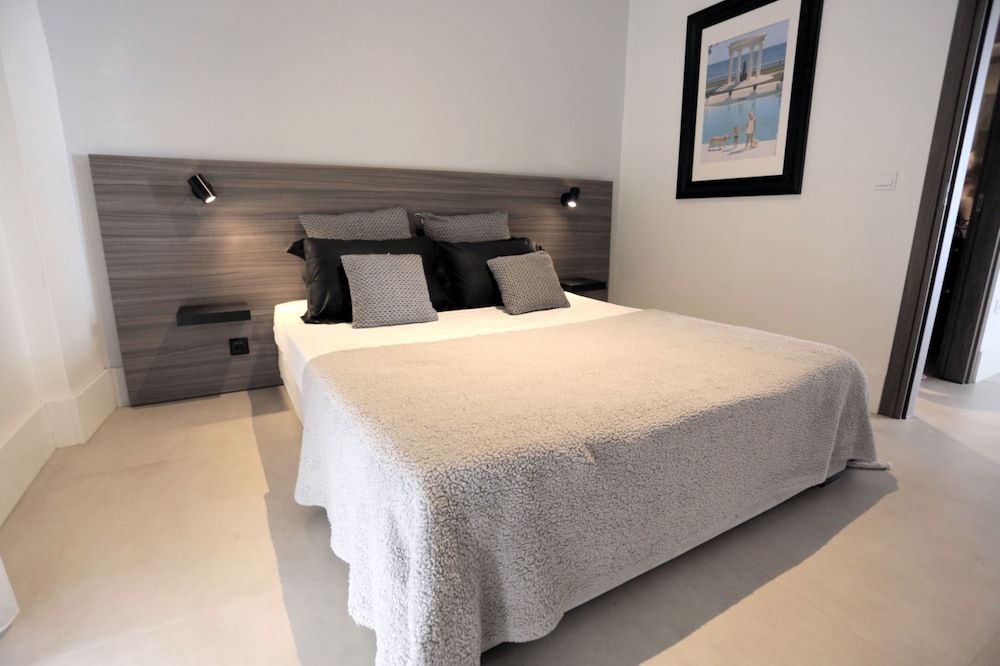 undefined Junior Unicorn Suite 6