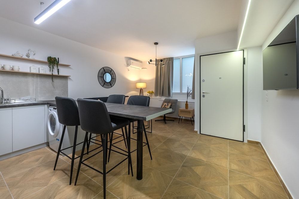 undefined Phaedrus Living Downtown Flat Acropolis 3