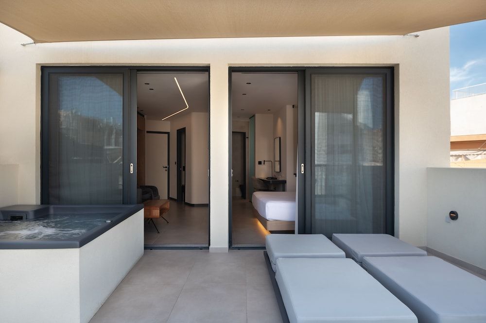 Deluxe Suite, Double and Sofa Bed, City View, Balcony, Jacuzzi