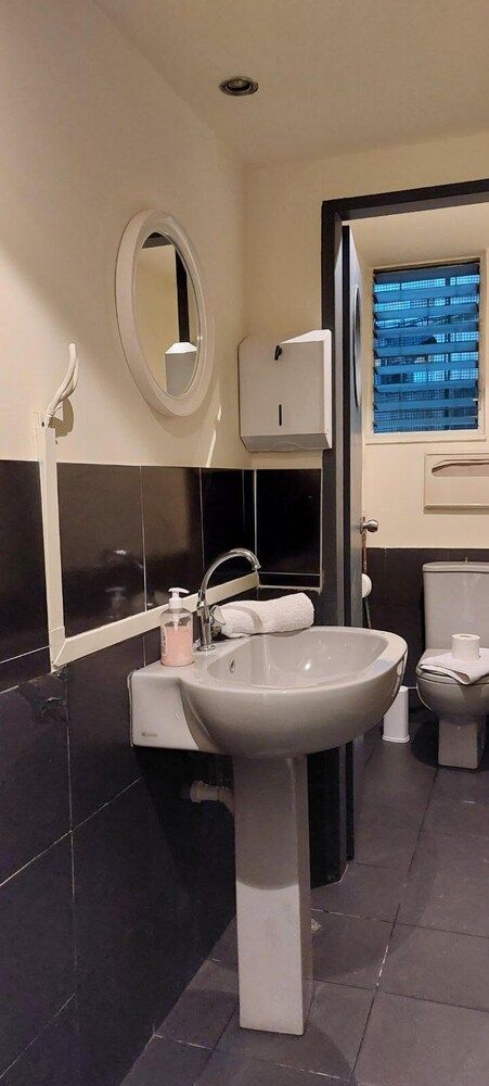 Deluxe apartment 12BD 6BATH Deluxe Apartment 35