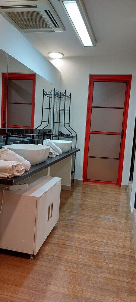 Deluxe apartment 12BD 6BATH Deluxe Apartment 36