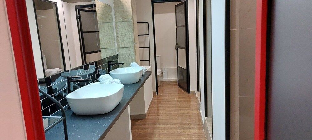 Deluxe apartment 12BD 6BATH Deluxe Apartment 37