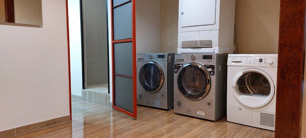 Deluxe apartment 12BD 6BATH Deluxe Apartment 38