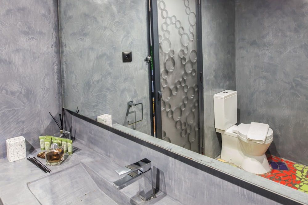 Modern Industrial Apt In Neos Kosmos Apartment 10