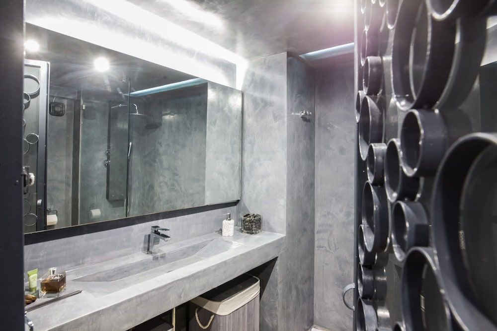 Modern Industrial Apt In Neos Kosmos Apartment 12