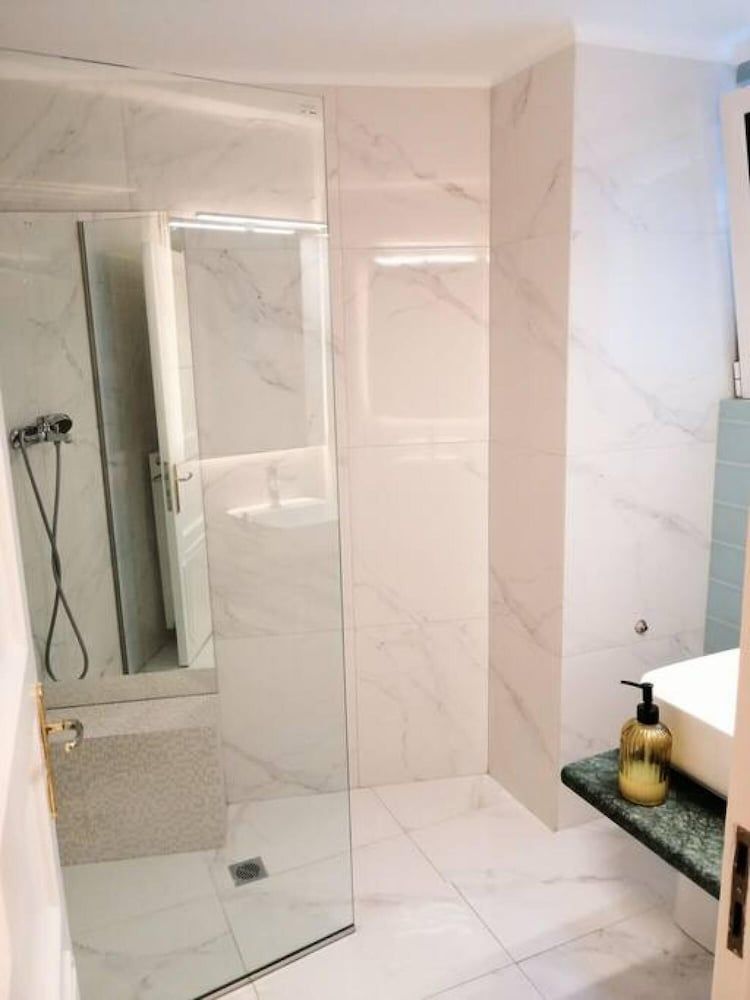 Elegant Apartment in Parliament Square Apartment 12