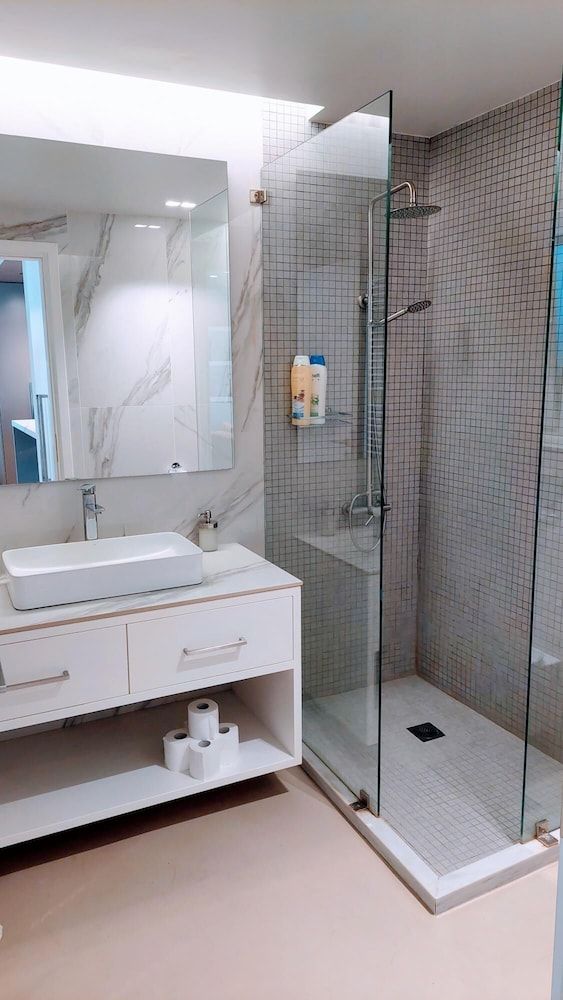 Luxurious Minimal Apartment in Acropolis Apartment 20