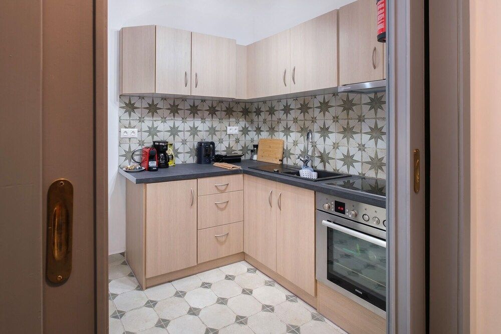 undefined Stunning 1-bedroom Apartment in Center Athens 10