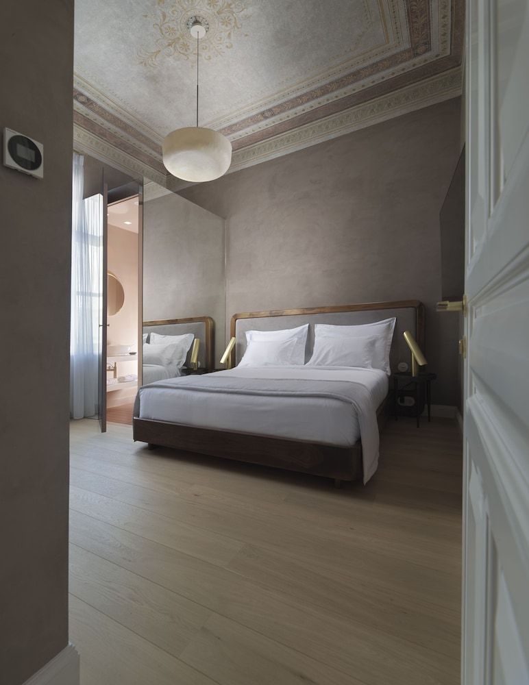 Monument Hotel Sepia 2