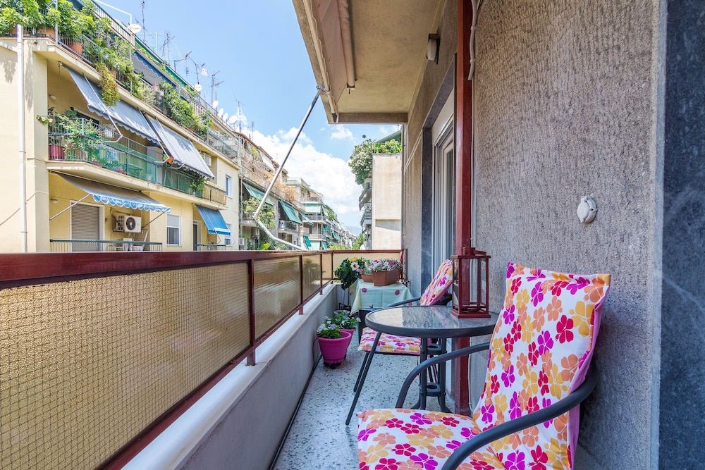 undefined Adorable 2 Bedrooms Apartment in Athens 2
