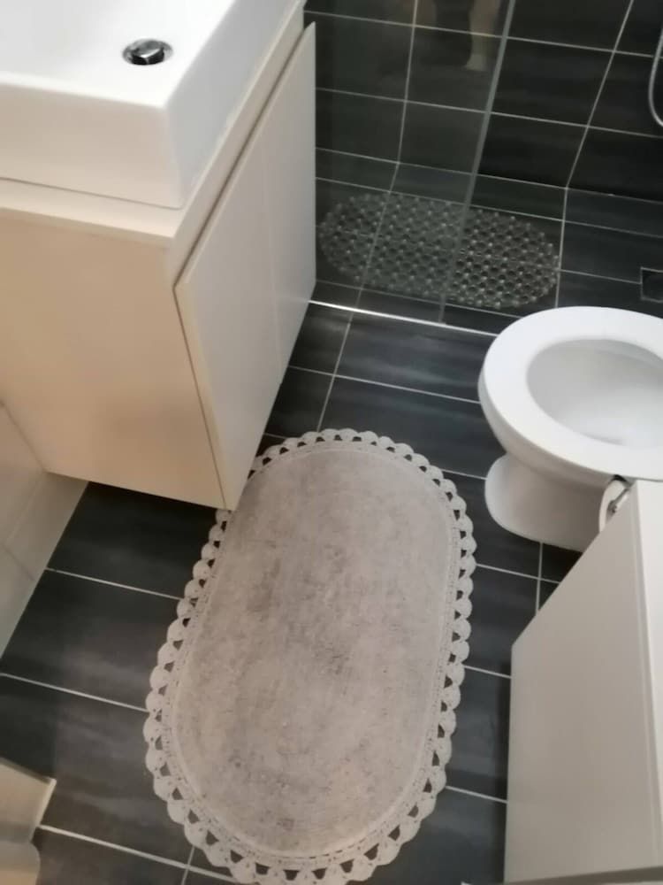 undefined Acropolis Metro Station Flat 2 6