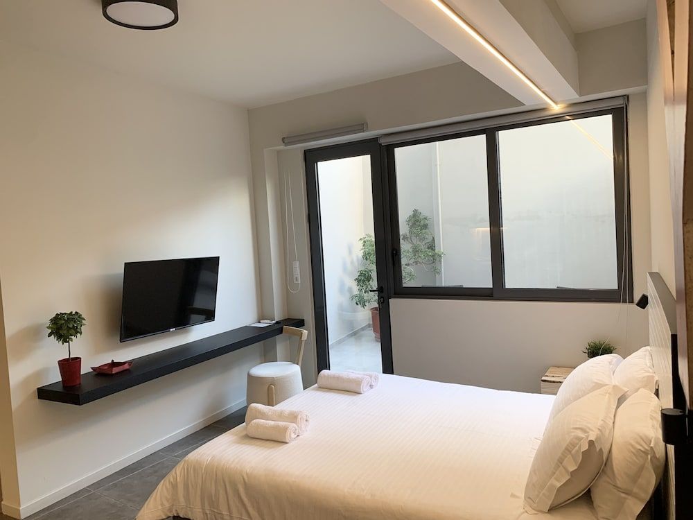 M17 Studios & Suites Deluxe Triple Room