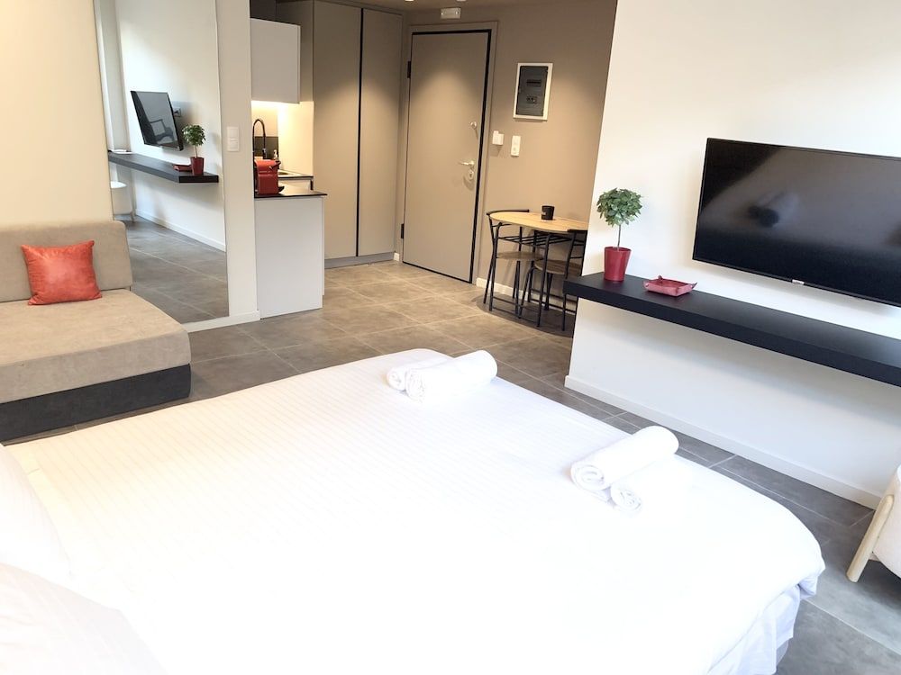 M17 Studios & Suites Deluxe Triple Room 17