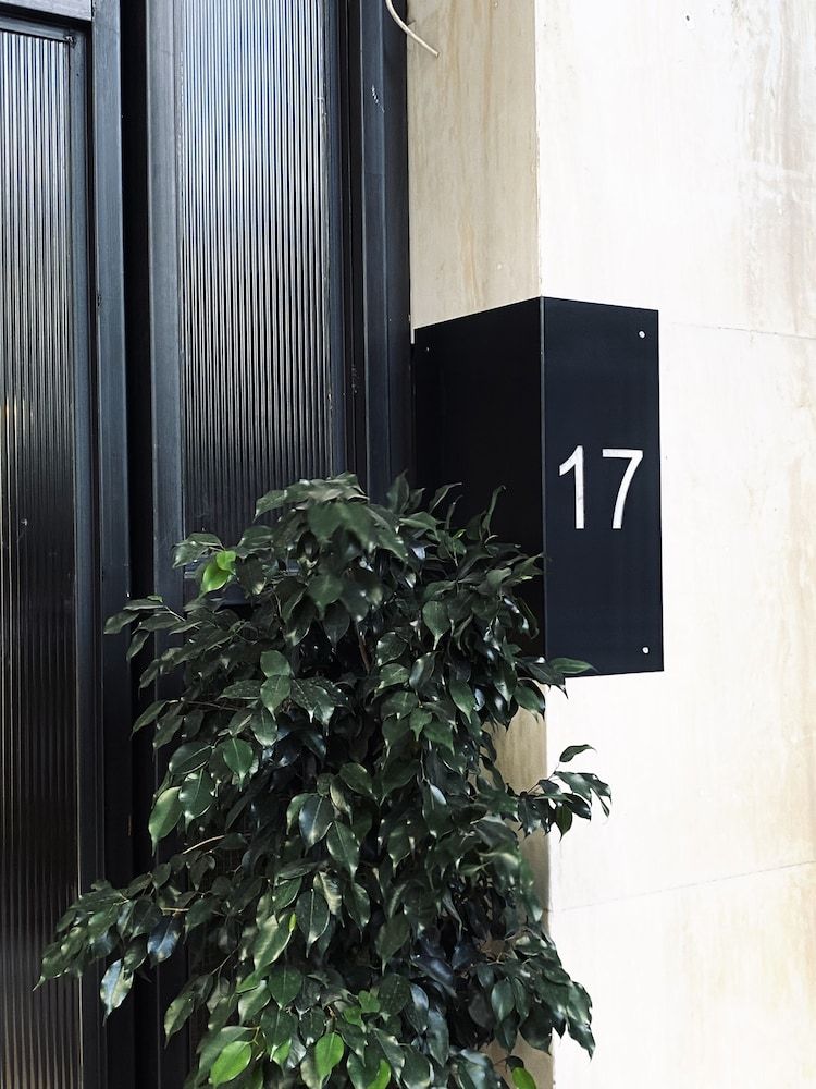 undefined M17 Studios & Suites 4