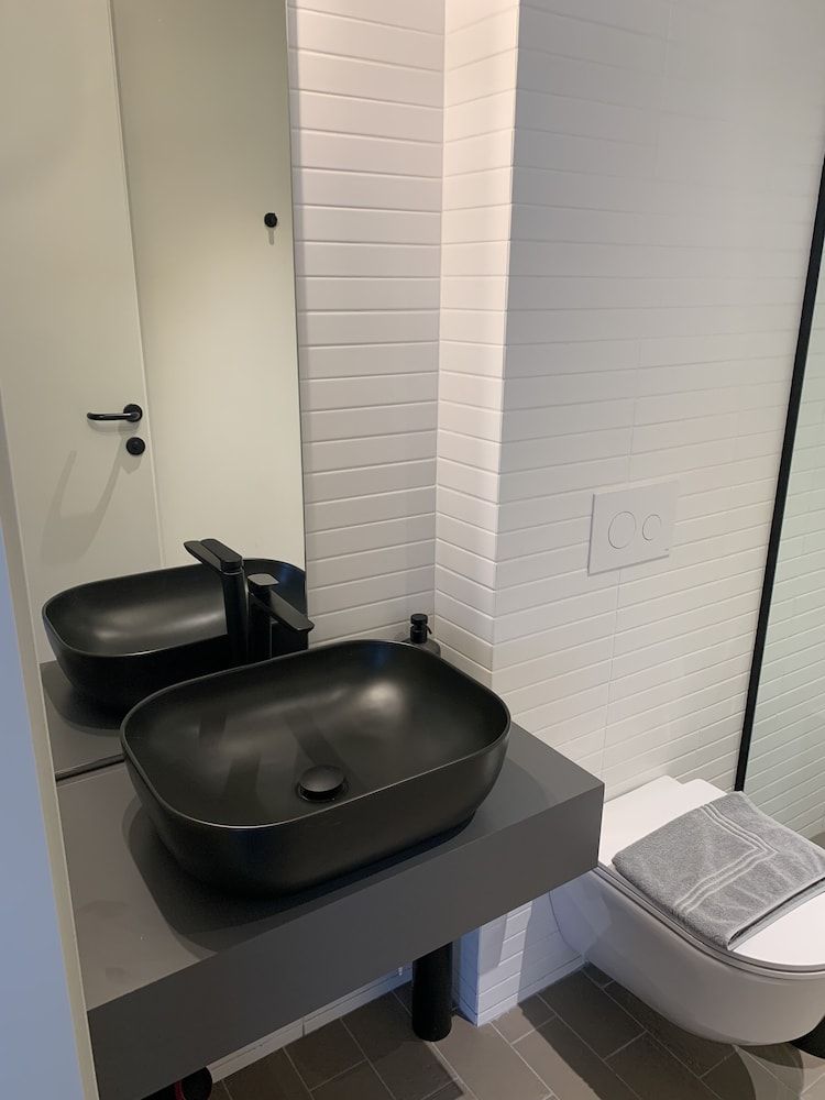 M17 Studios & Suites Deluxe Triple Room 10