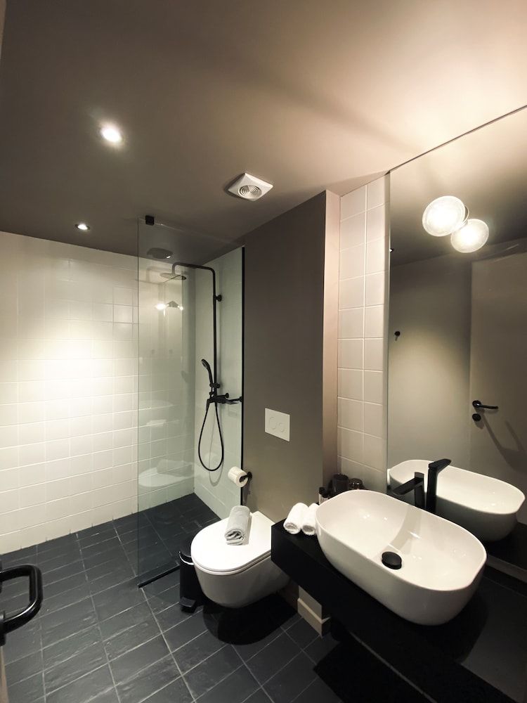 undefined M17 Studios & Suites 8