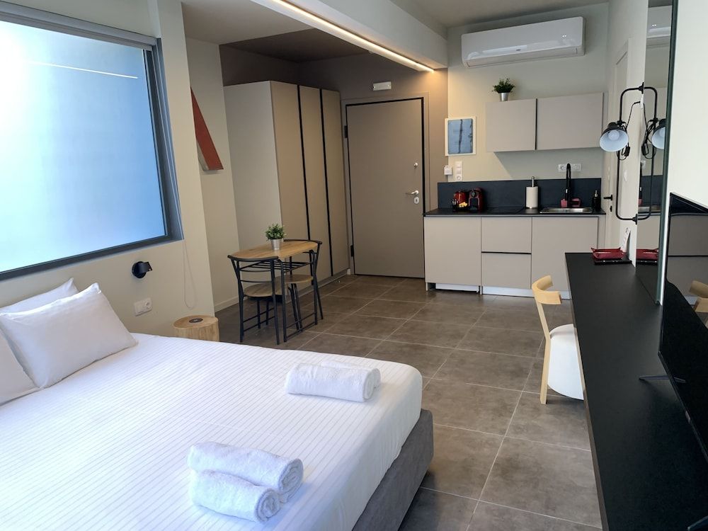 M17 Studios & Suites Deluxe Triple Room 20