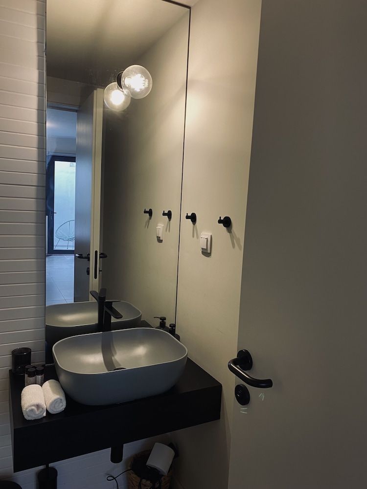 M17 Studios & Suites Deluxe Triple Room 13