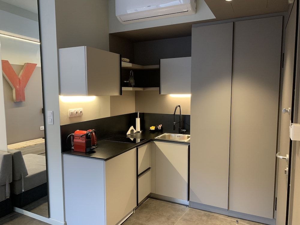 M17 Studios & Suites Deluxe Triple Room 18