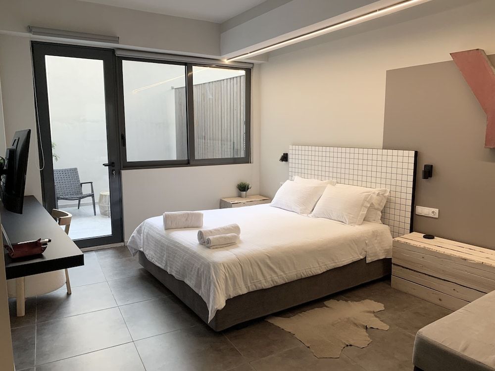 M17 Studios & Suites Deluxe Triple Room 3