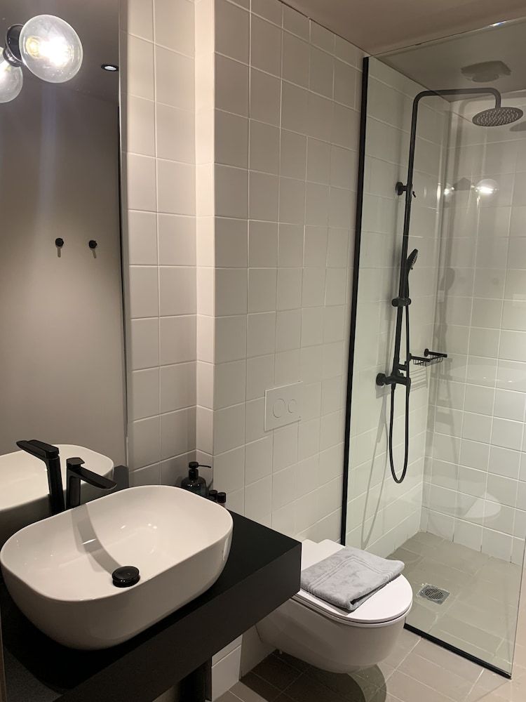 M17 Studios & Suites Deluxe Triple Room 12