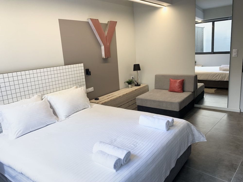 M17 Studios & Suites Deluxe Triple Room 6