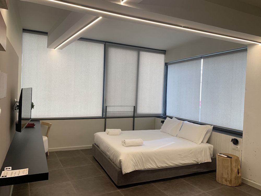 undefined M17 Studios & Suites 6