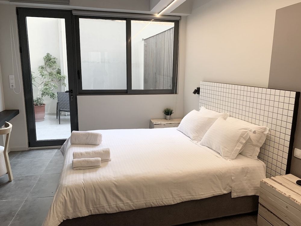 M17 Studios & Suites Deluxe Triple Room 4