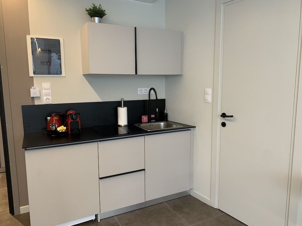 M17 Studios & Suites Deluxe Triple Room 21