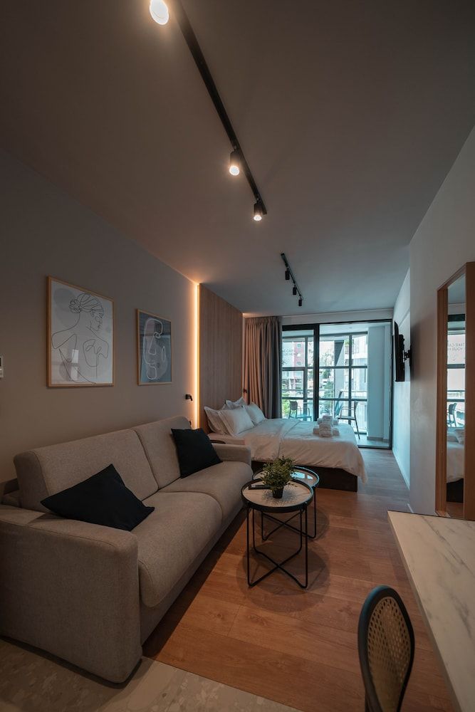 Athesense Suites Deluxe Room 14