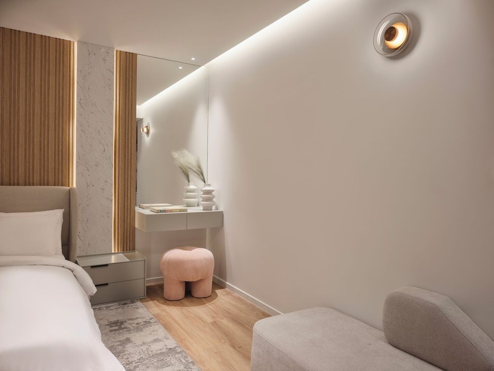 Nur Aparthotel Athens Budget King Room (No Window) 6