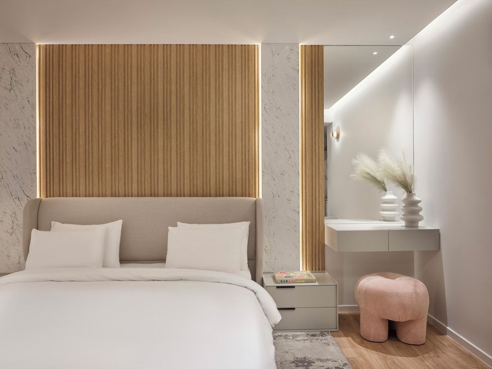 Nur Aparthotel Athens Budget King Room (No Window) 2