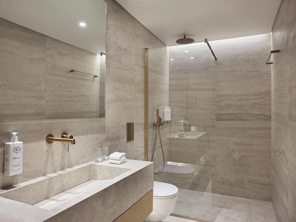 Nur Aparthotel Athens Budget King Room (No Window) 4