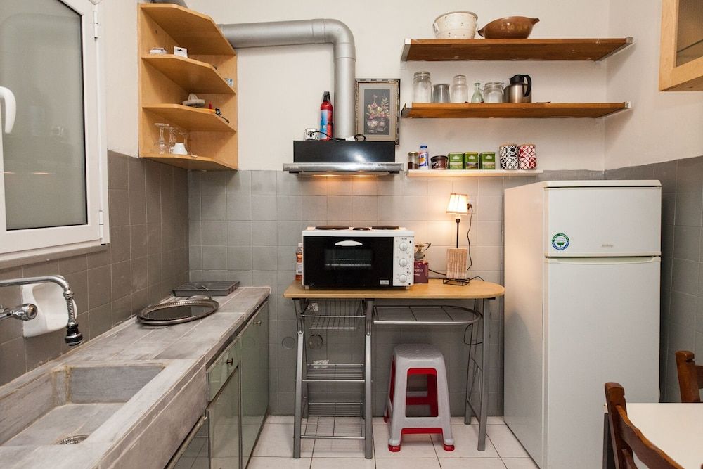 Charming 2 Bedroom apt next to Panormou Apartment 16