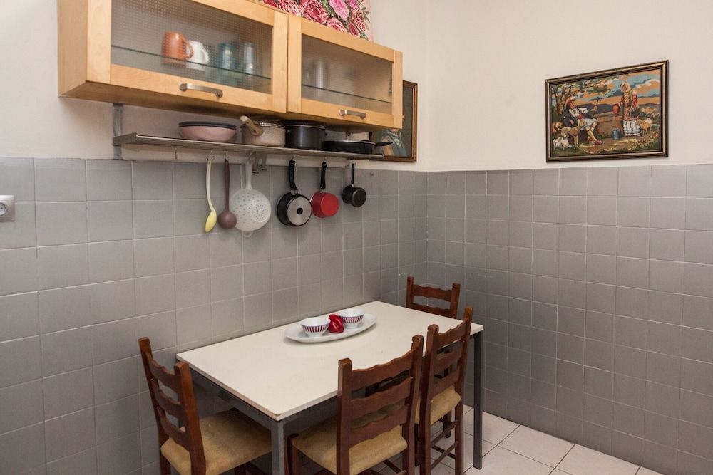 Charming 2 Bedroom apt next to Panormou Apartment 14