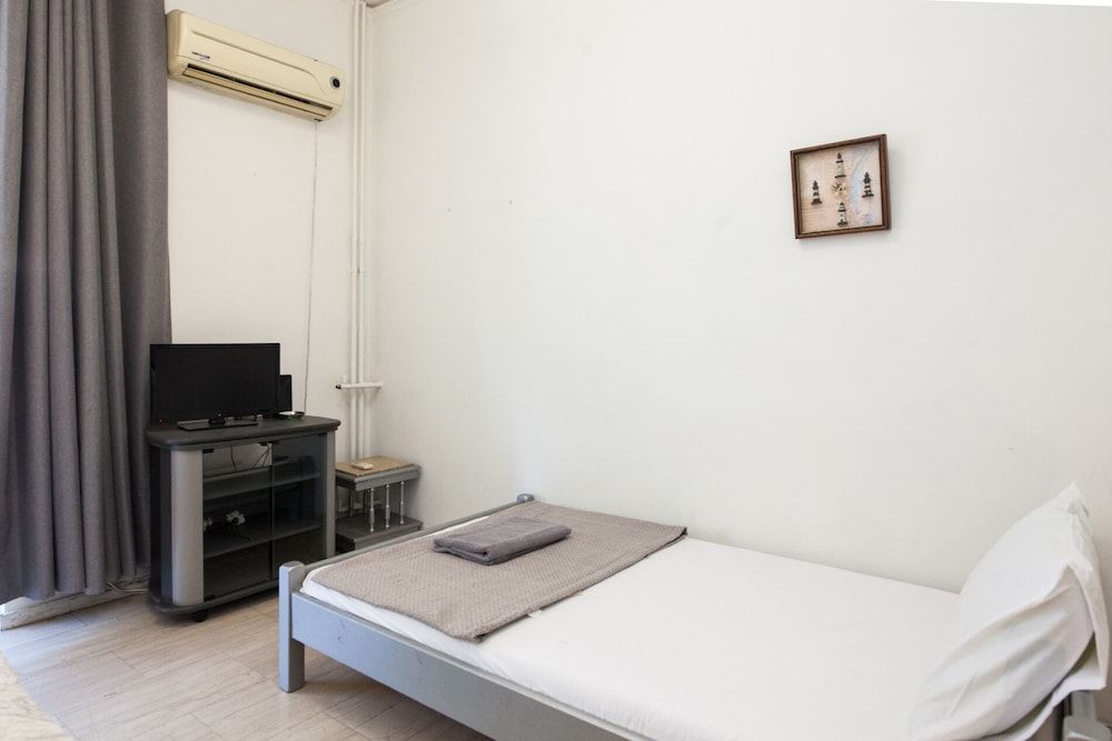 undefined Charming 2 Bedroom apt next to Panormou 6