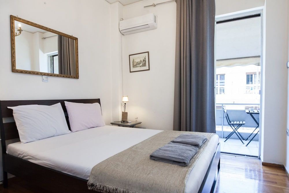 undefined Charming 2 Bedroom apt next to Panormou 8