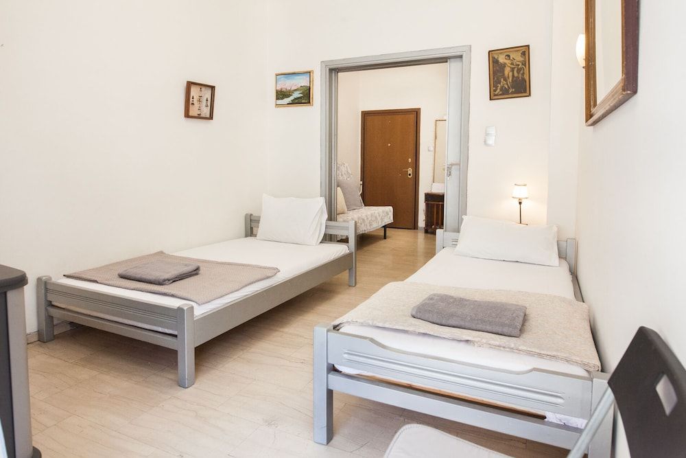 undefined Charming 2 Bedroom apt next to Panormou 7