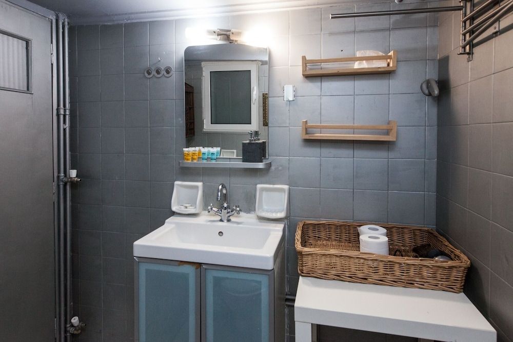 Charming 2 Bedroom apt next to Panormou Apartment 24