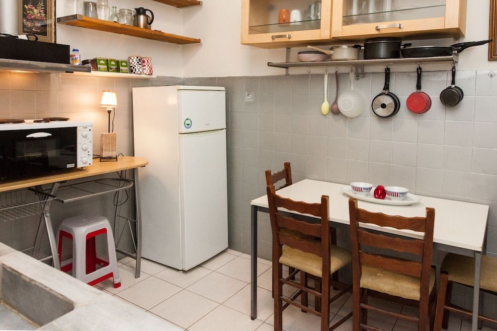 Charming 2 Bedroom apt next to Panormou Apartment 15