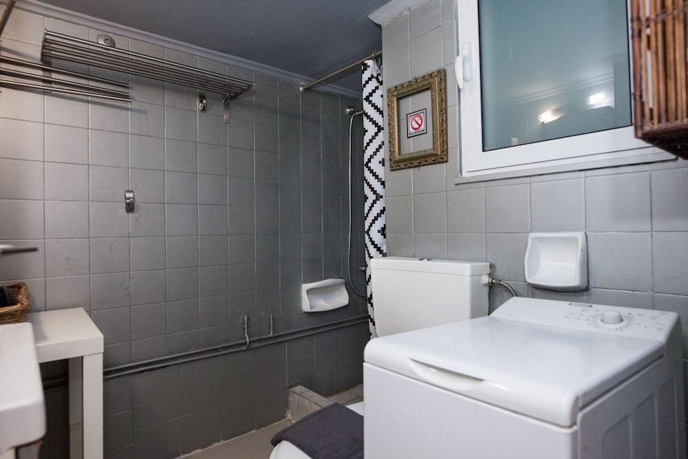 Charming 2 Bedroom apt next to Panormou Apartment 26