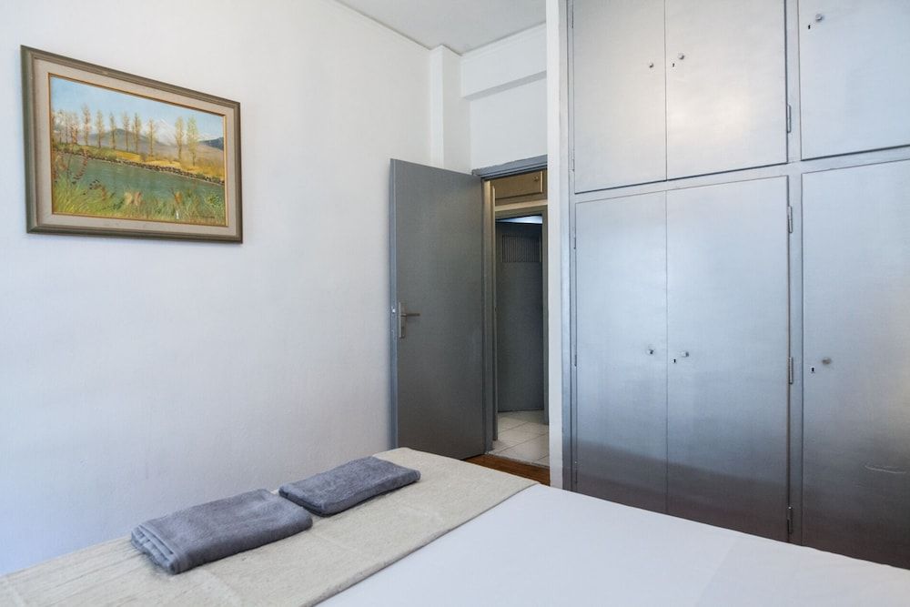 Charming 2 Bedroom apt next to Panormou Apartment 9