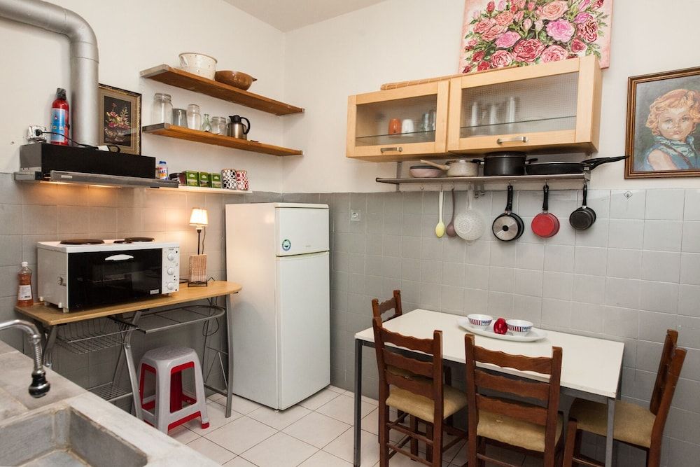 Charming 2 Bedroom apt next to Panormou Apartment 17