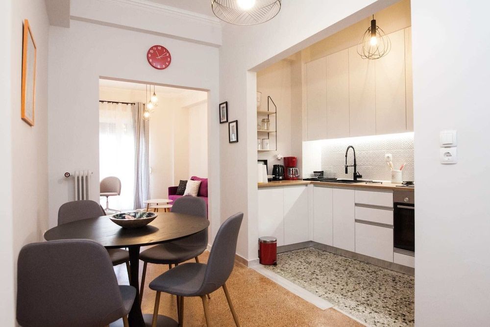 undefined Modern New Apt next To Metaxourgeio 7