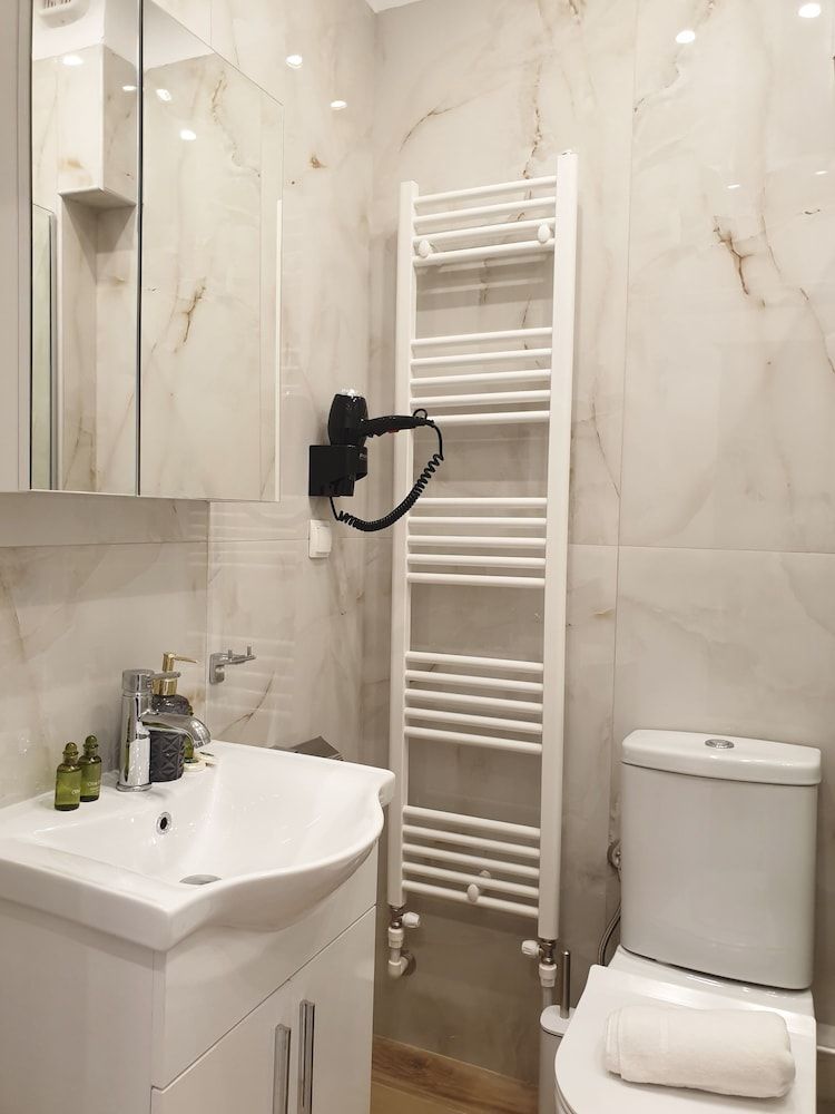 Eantos Studios and Suites Deluxe Apartment 4