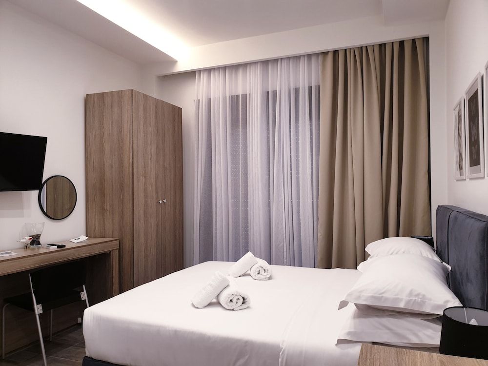 Eantos Studios and Suites Deluxe Studio 5