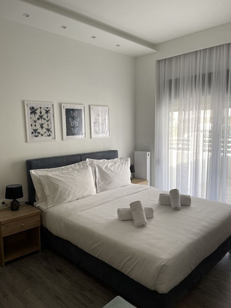 Eantos Studios and Suites Deluxe Studio 4