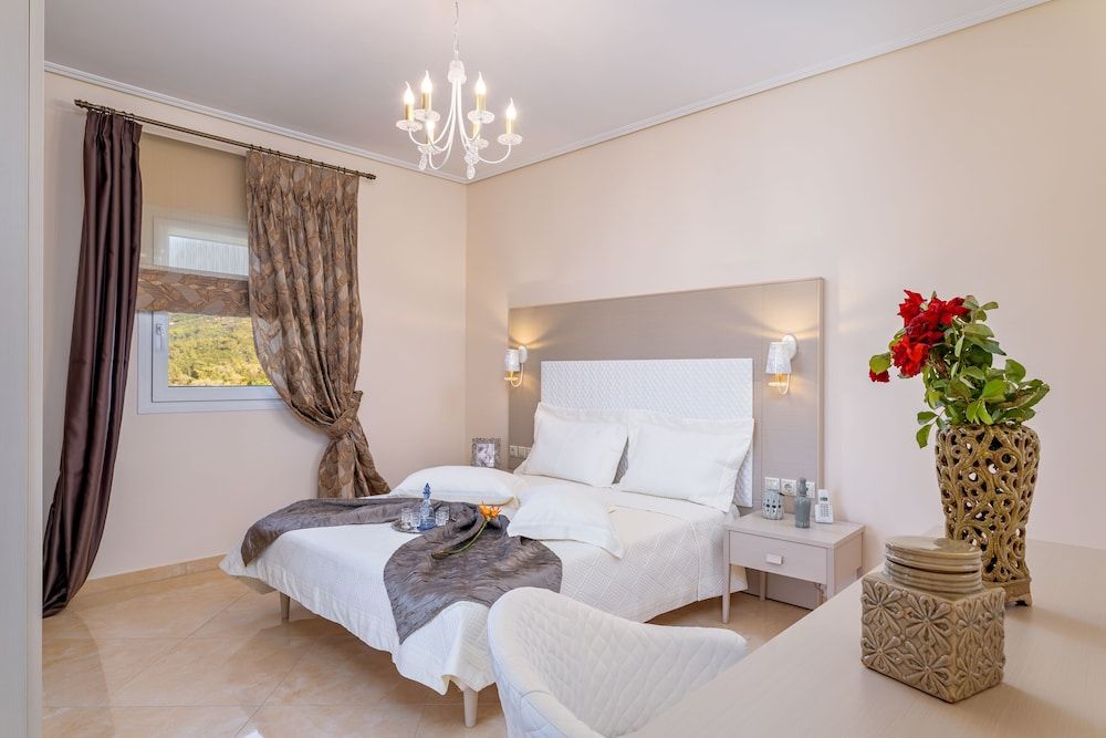 Luxury Suite (Erato)