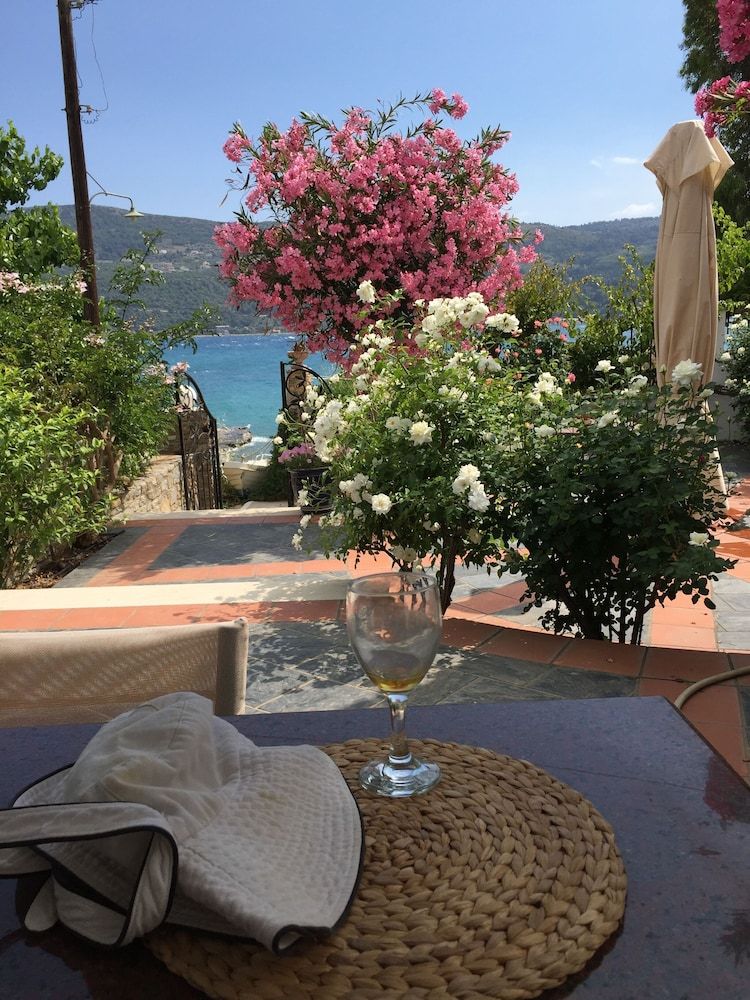 Apartment, 2 Bedrooms, Sea View, Beachfront