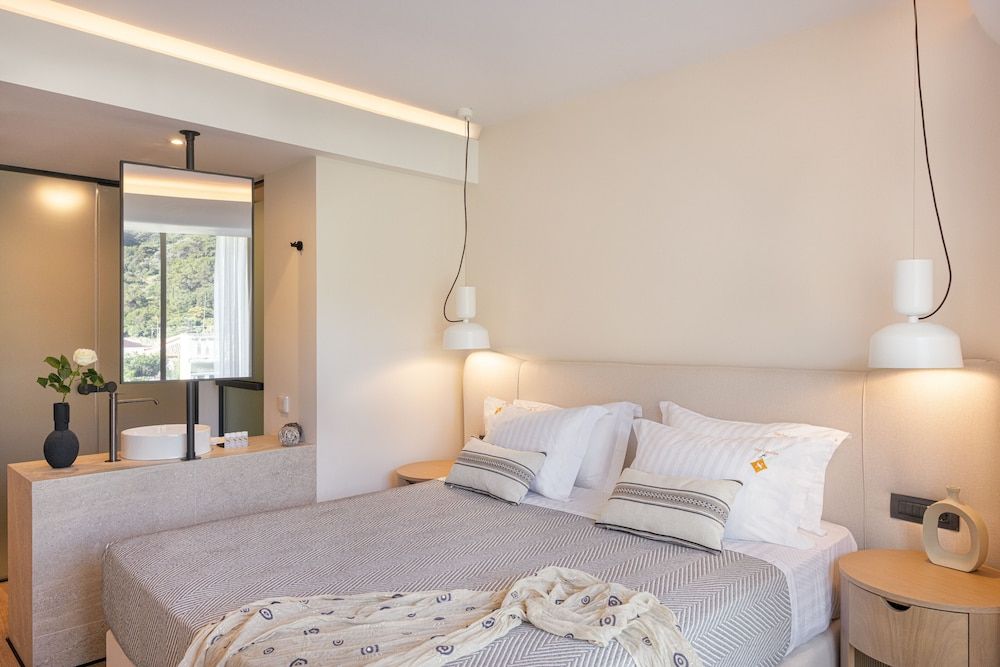 Erato by Samian Mare Design Double or Twin Room 5